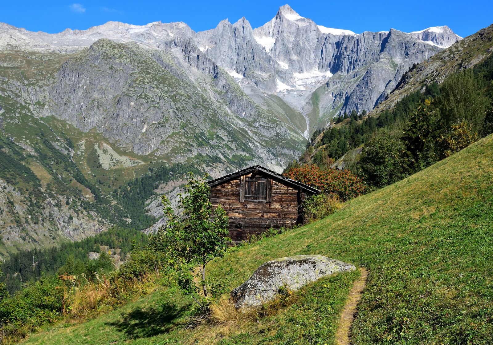 Nikon D5500 sample photo. Mountain, mountain hut, landscape photography