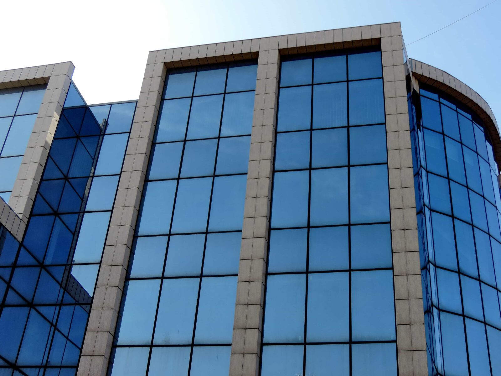 Nikon Coolpix P520 sample photo. Glass, window, city, office photography