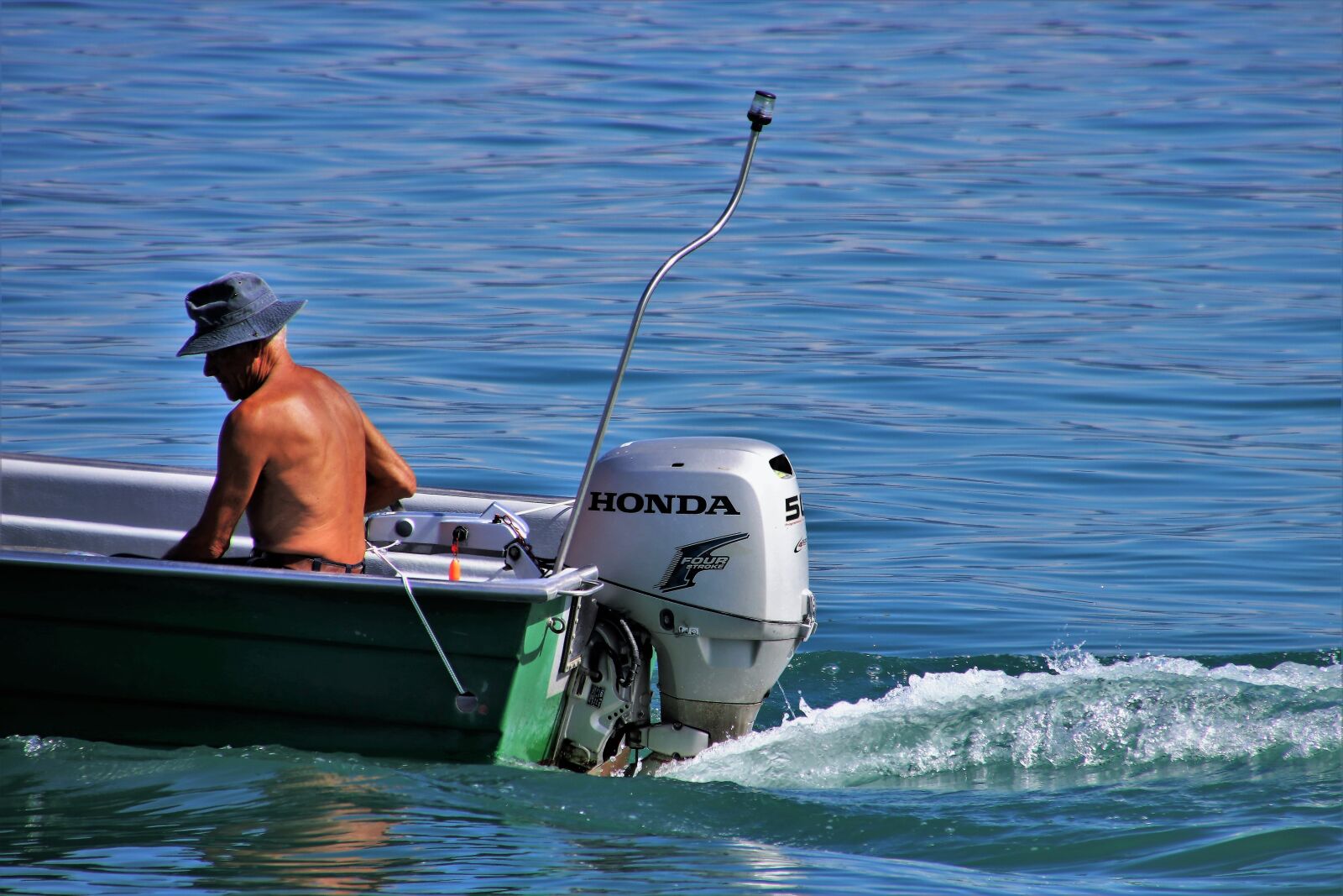 Canon EOS 80D sample photo. Lake, motorboat, boat photography