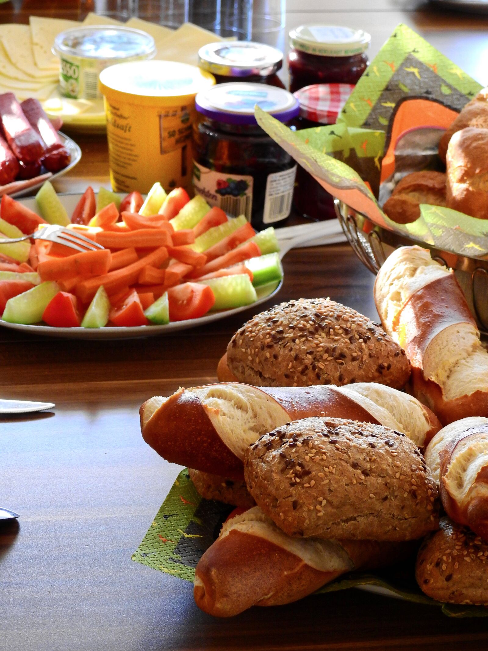 Nikon Coolpix P900 sample photo. Dine, eat, bread photography