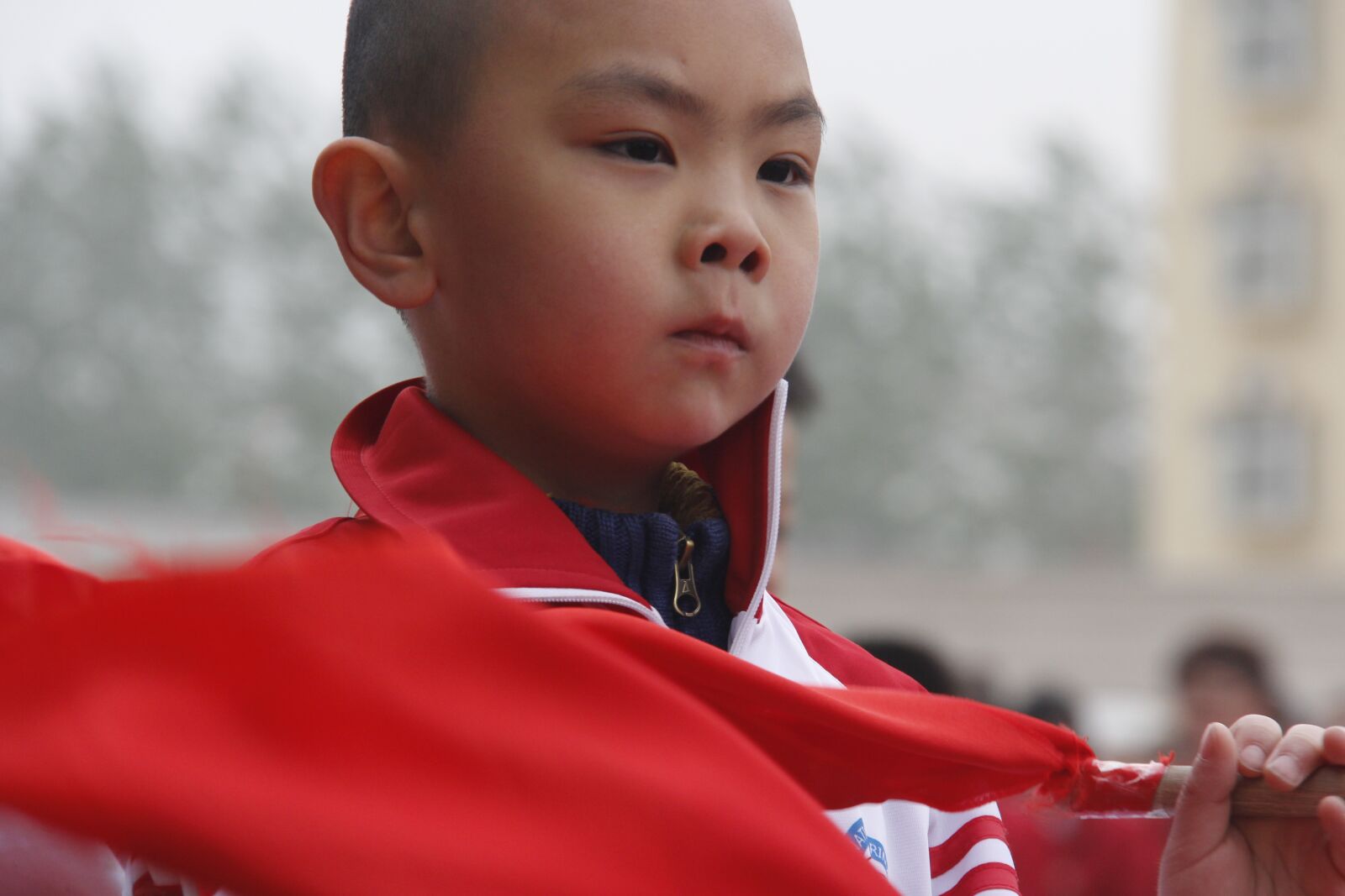 Canon EF-S 18-200mm F3.5-5.6 IS sample photo. Kids, knock drum, not photography