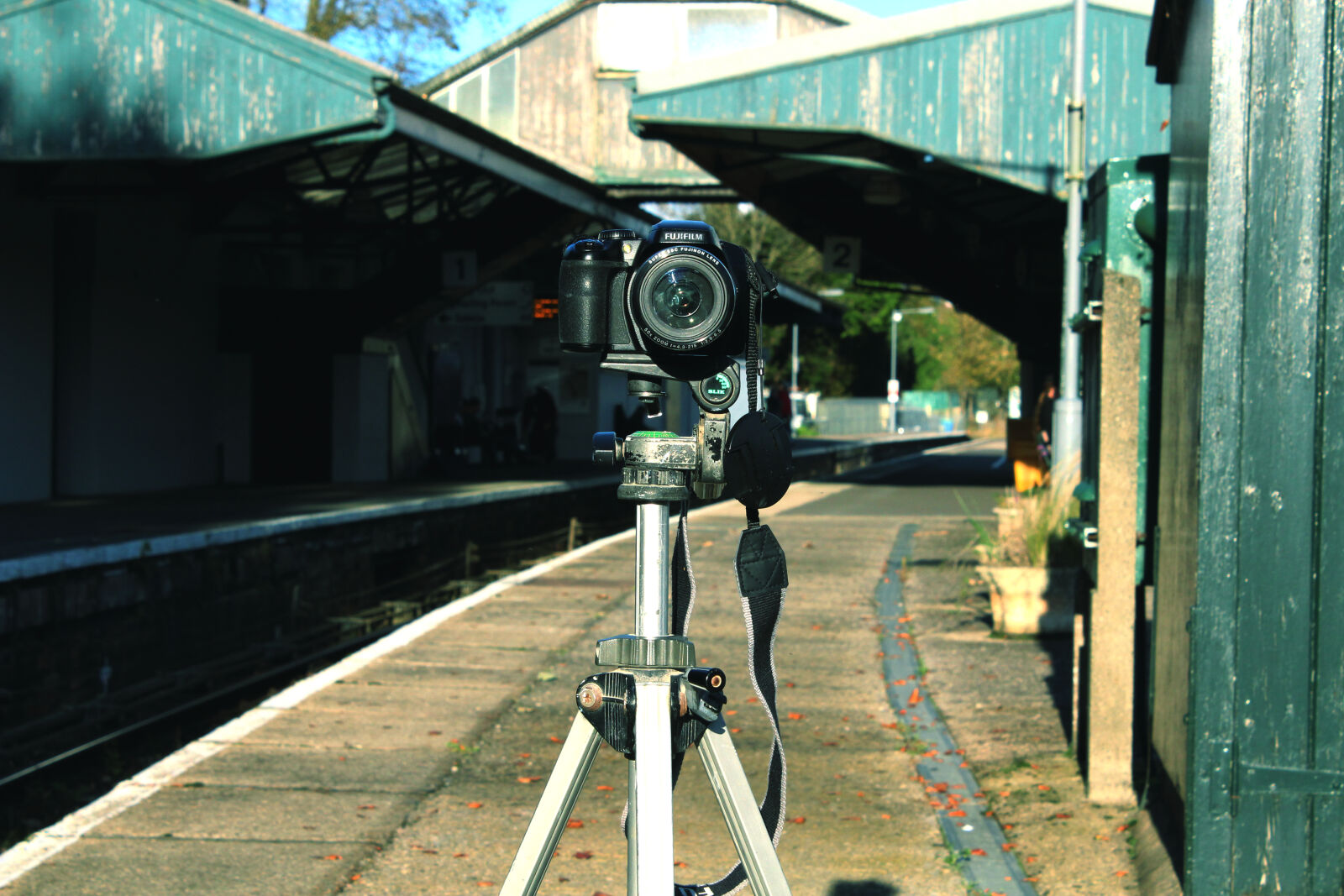 Canon EOS 1300D (EOS Rebel T6 / EOS Kiss X80) sample photo. Camera, fujifilm, trainstation, tripod photography