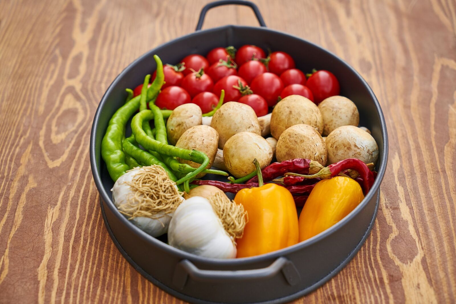 Sony a7R II sample photo. Tomato, pepper, onion photography