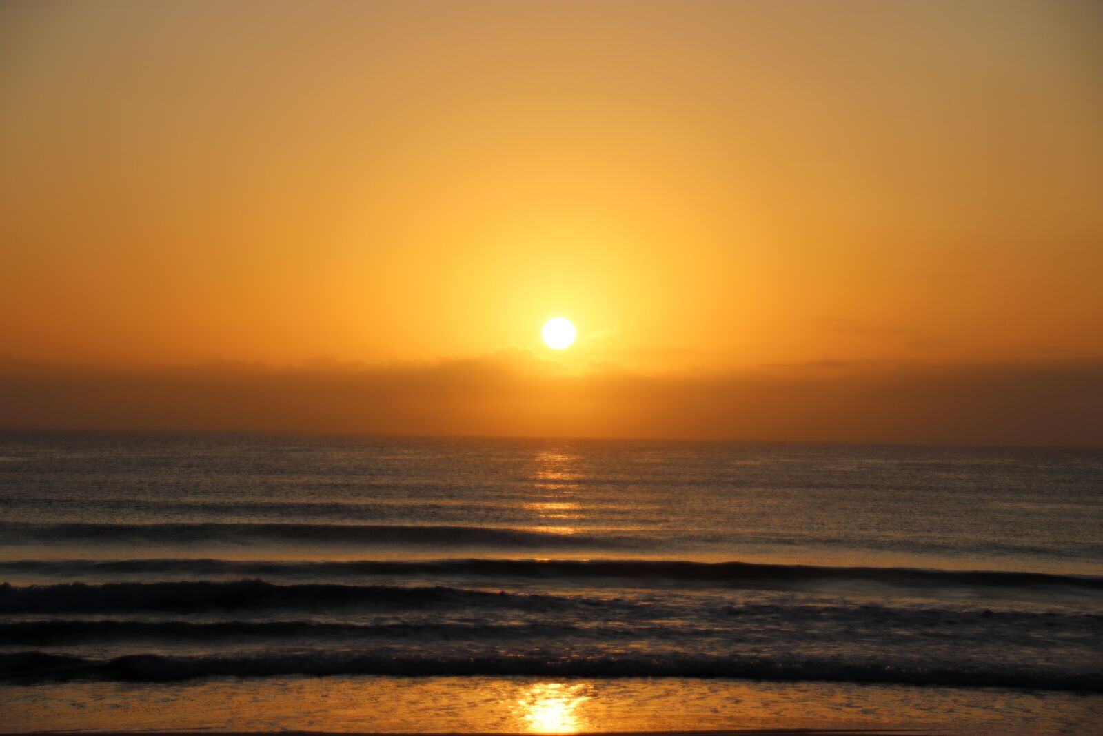 Canon EOS 77D (EOS 9000D / EOS 770D) sample photo. Beach, sea, sunrise photography
