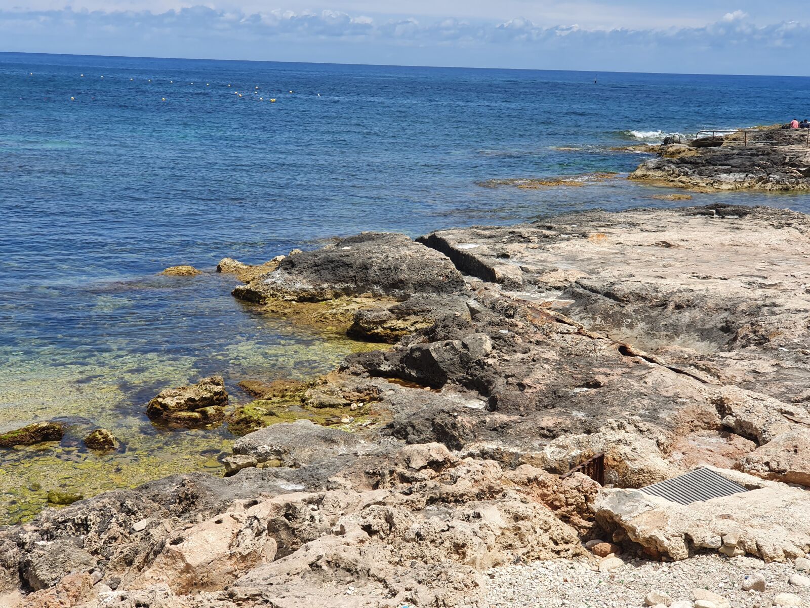 Samsung Galaxy S10+ sample photo. Rocky, beach, sea photography