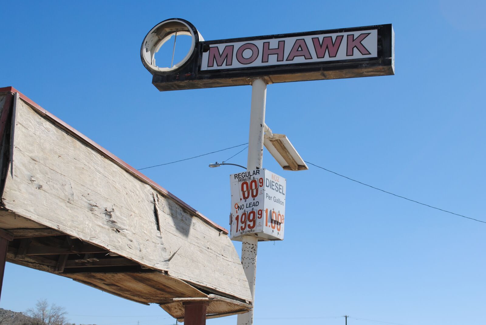 Nikon D3000 sample photo. Mohawk gas, gas station photography
