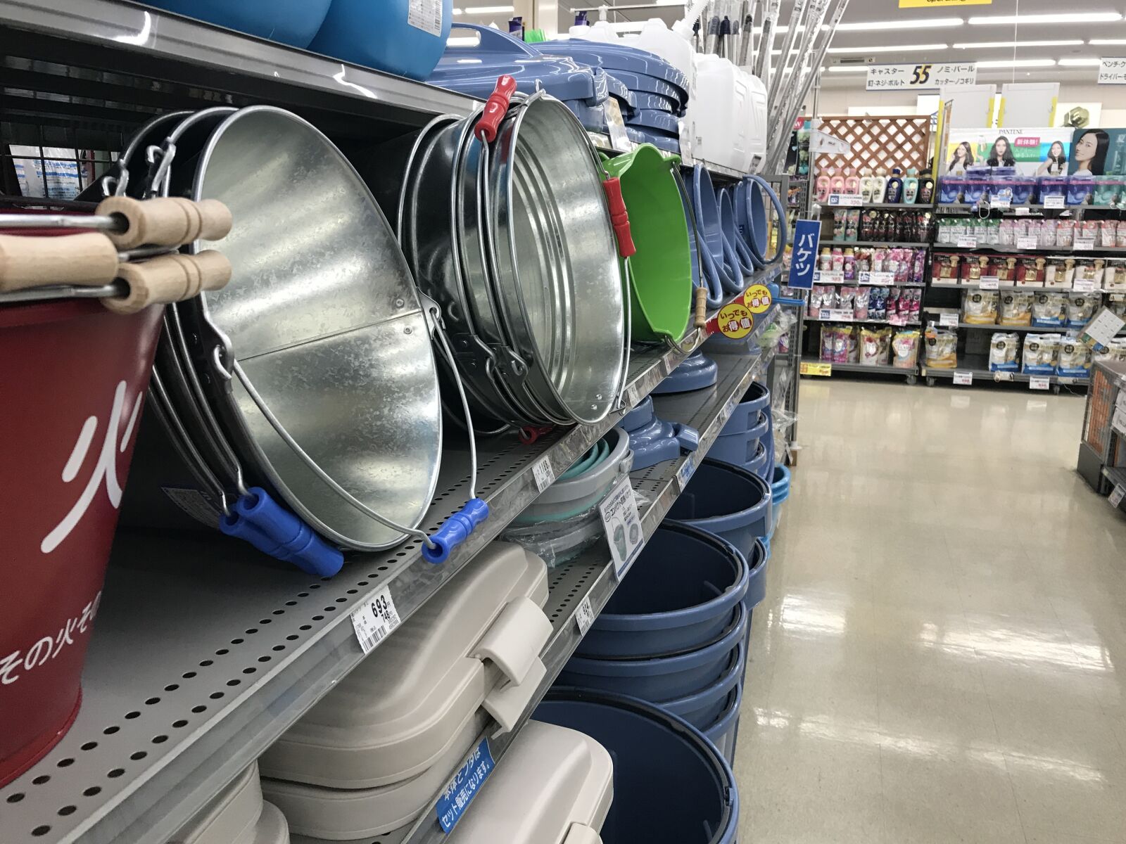 Apple iPhone 7 sample photo. Bucket, home center, fire photography
