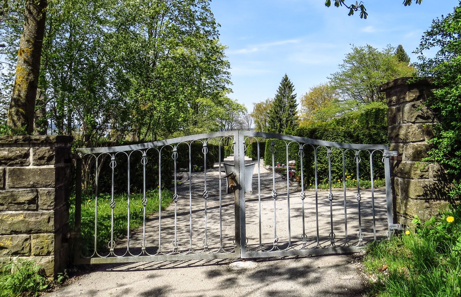 Canon PowerShot SX50 HS sample photo. Goal, garden gate, wrought photography