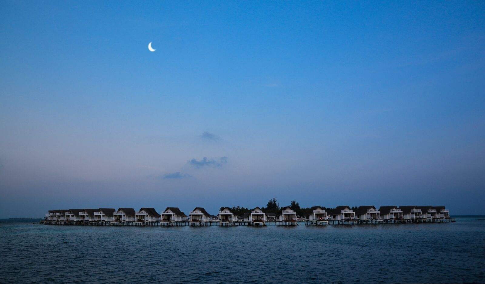 Nikon D7100 sample photo. Moon, villa, sea photography