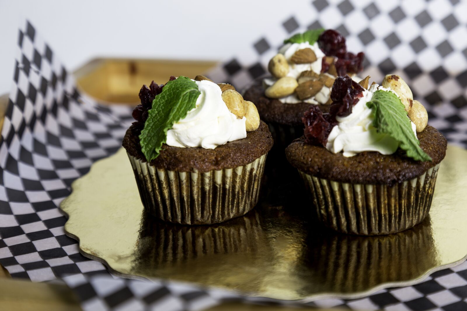 Canon EOS 6D + Canon EF 24-105mm F4L IS USM sample photo. Vegan, muffin, dessert photography