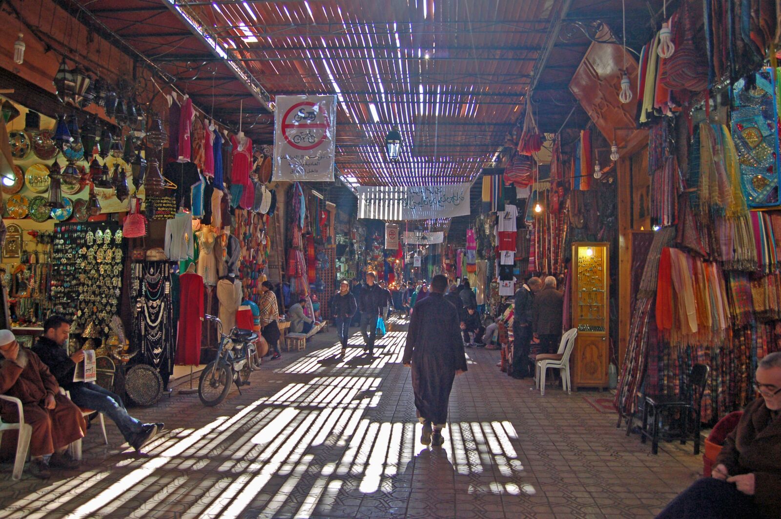 Nikon D50 sample photo. Souks, light, store photography