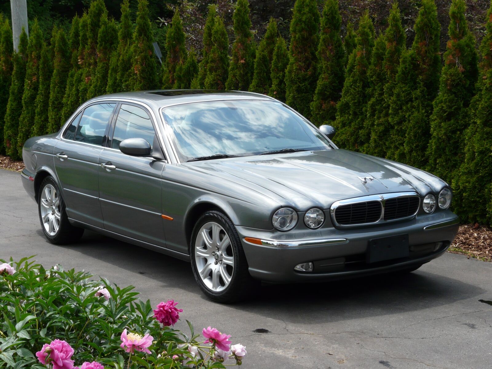 Panasonic DMC-FZ18 sample photo. Car, jaguar, xj8 photography