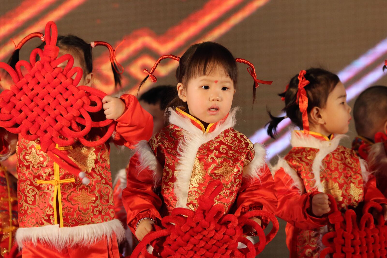 Canon EOS 5D Mark III + Canon EF 28-300mm F3.5-5.6L IS USM sample photo. Children, china, dance photography