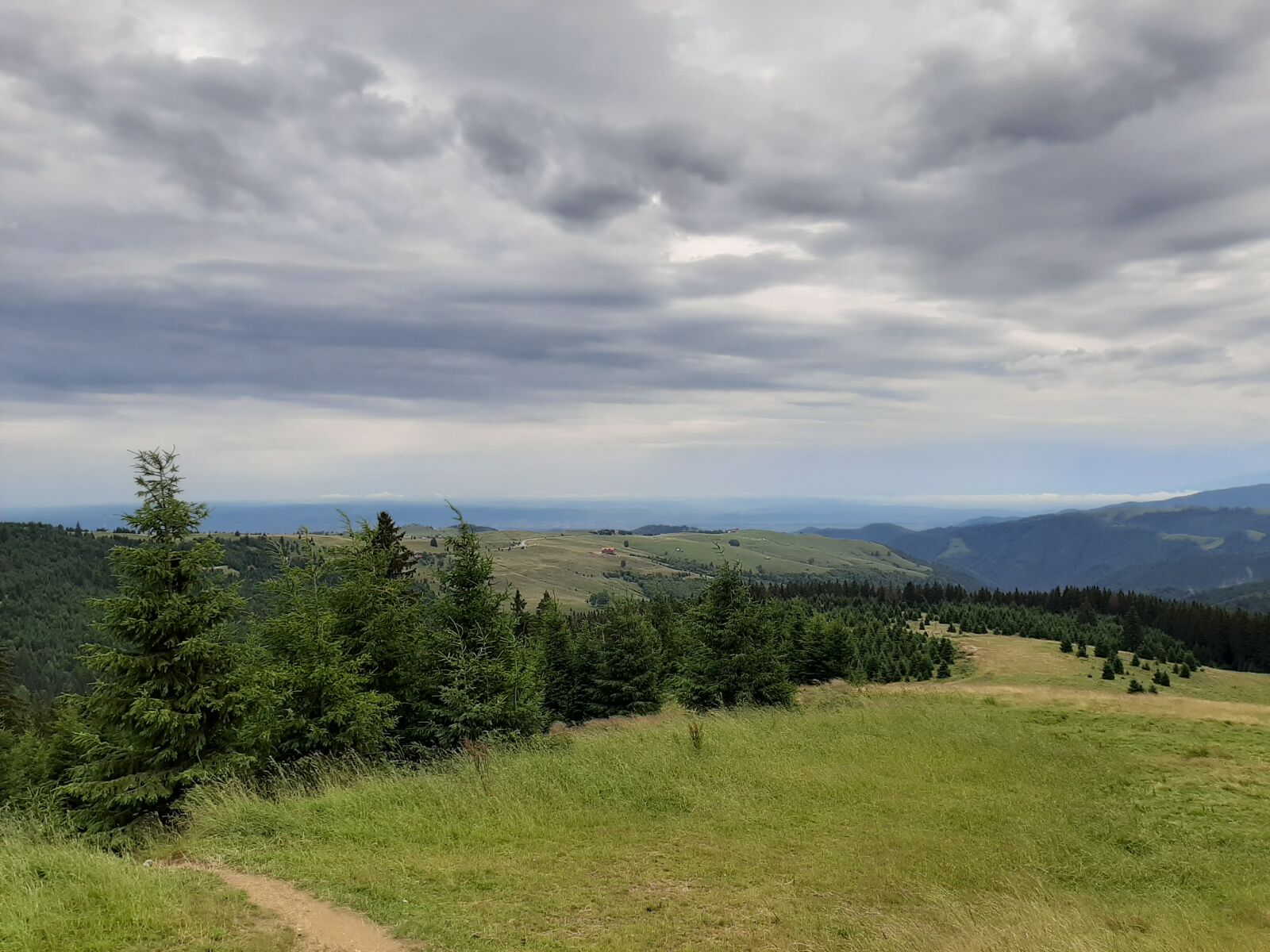 Samsung Galaxy A50 sample photo. Mountains, clouds, trees photography