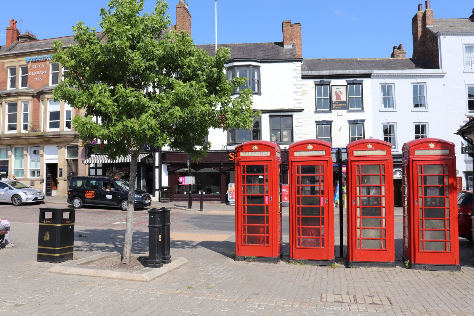 Canon EOS 77D (EOS 9000D / EOS 770D) sample photo. Telephone booths, england, red photography