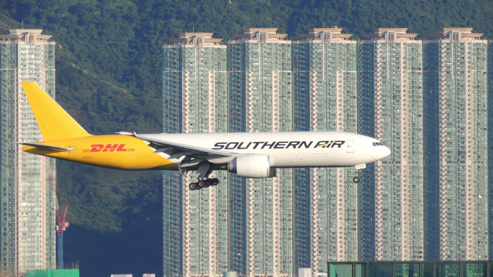 Nikon Coolpix P510 sample photo. Hongkong, airplane, travel photography