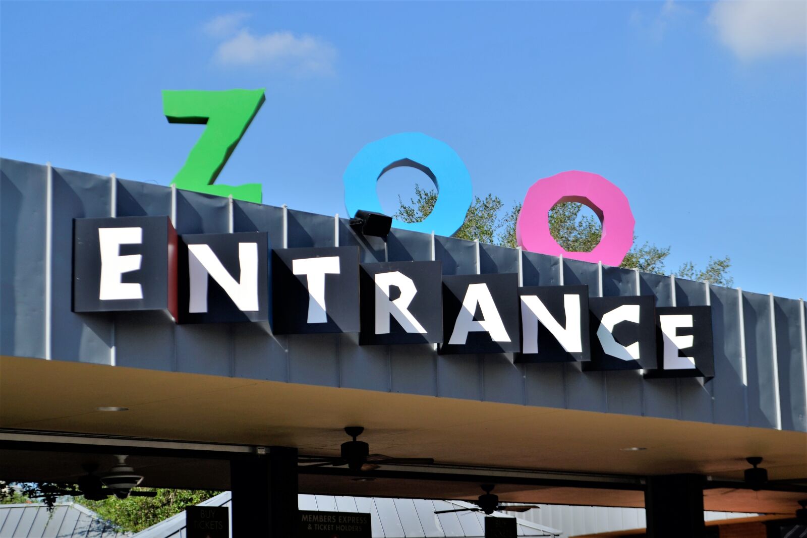 Nikon D3100 sample photo. Herman park zoo, entrance photography