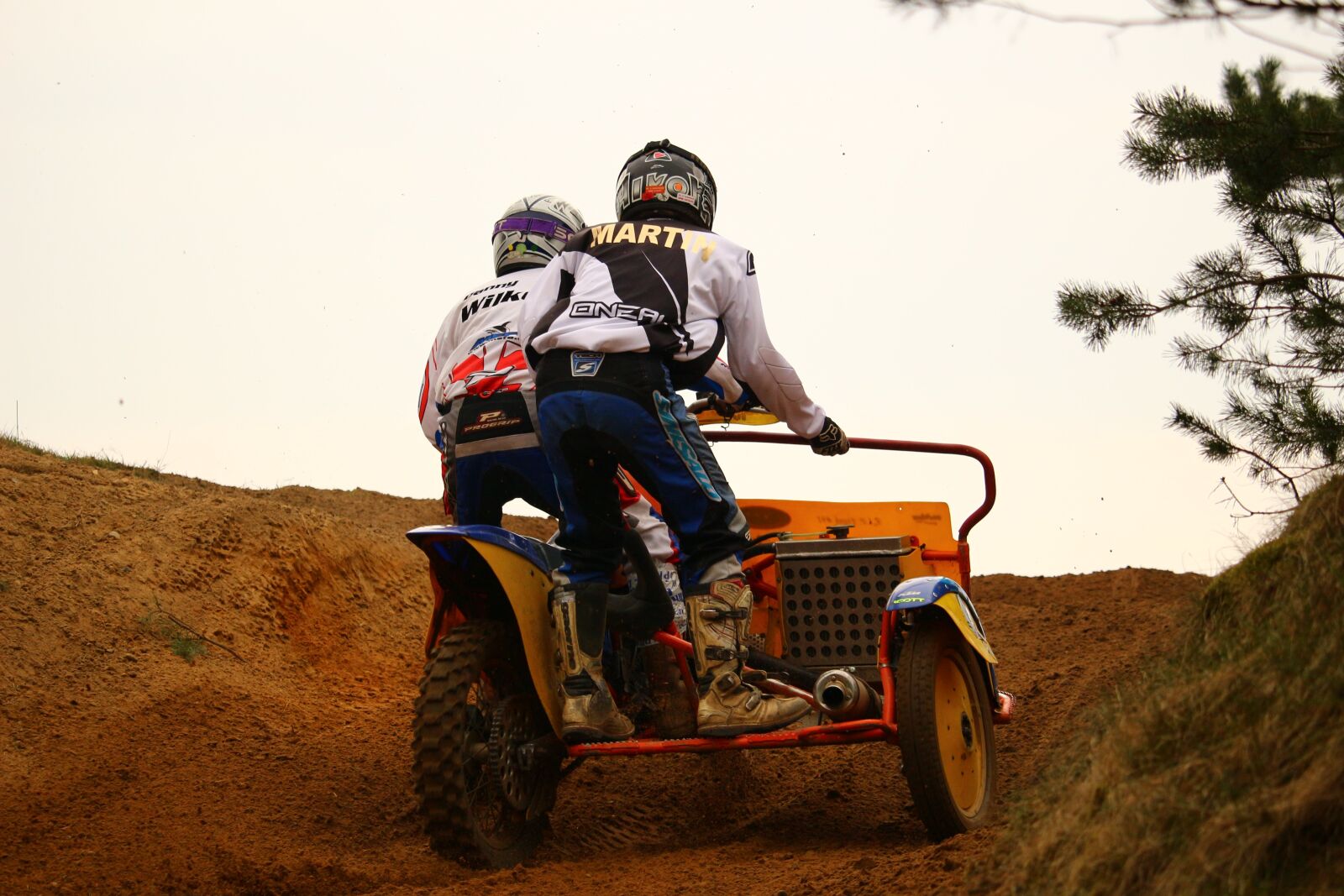 Canon EOS 100D (EOS Rebel SL1 / EOS Kiss X7) sample photo. Sidecar, motorcycle, race photography