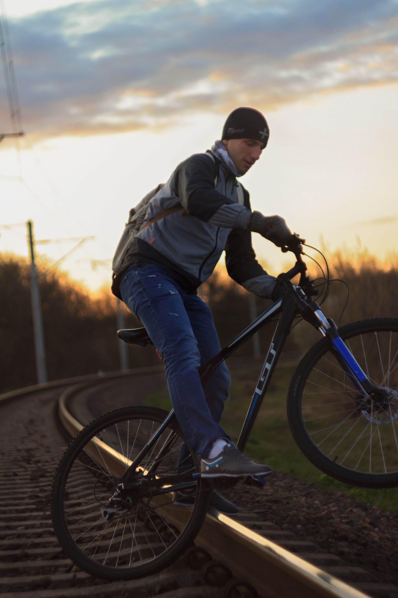 Canon EOS 600D (Rebel EOS T3i / EOS Kiss X5) sample photo. Bicycle, railroad, rider photography