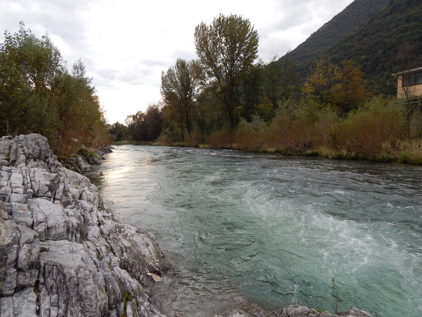 Nikon Coolpix L820 sample photo. Cene, green, river, rock photography