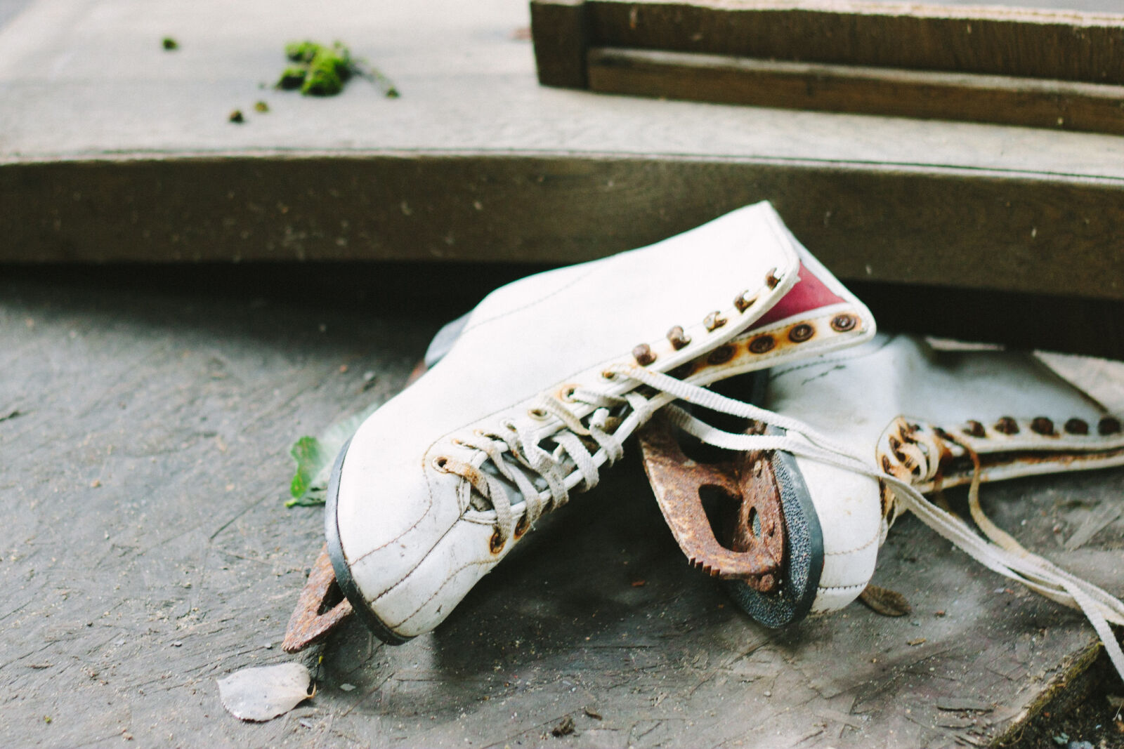 Canon EF 50mm F1.8 II sample photo. Abandoned, blur, boots, close photography