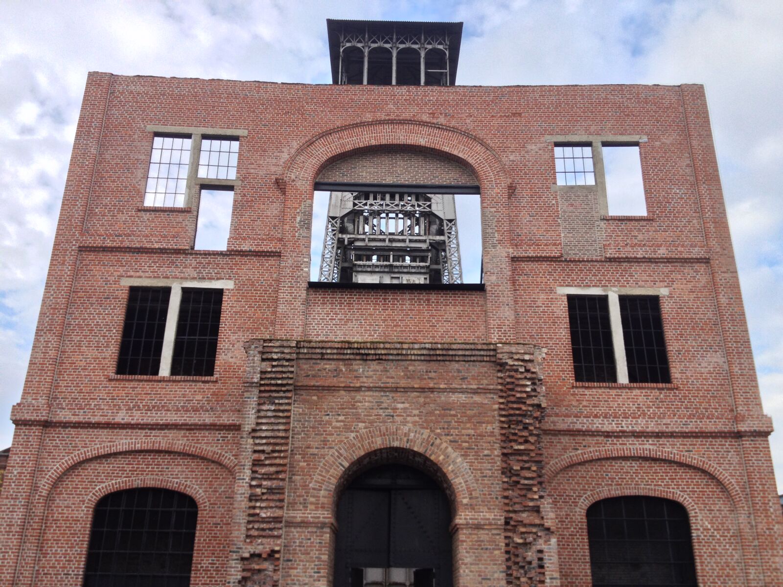 Apple iPhone 4S sample photo. Building, dated, mine, monument photography