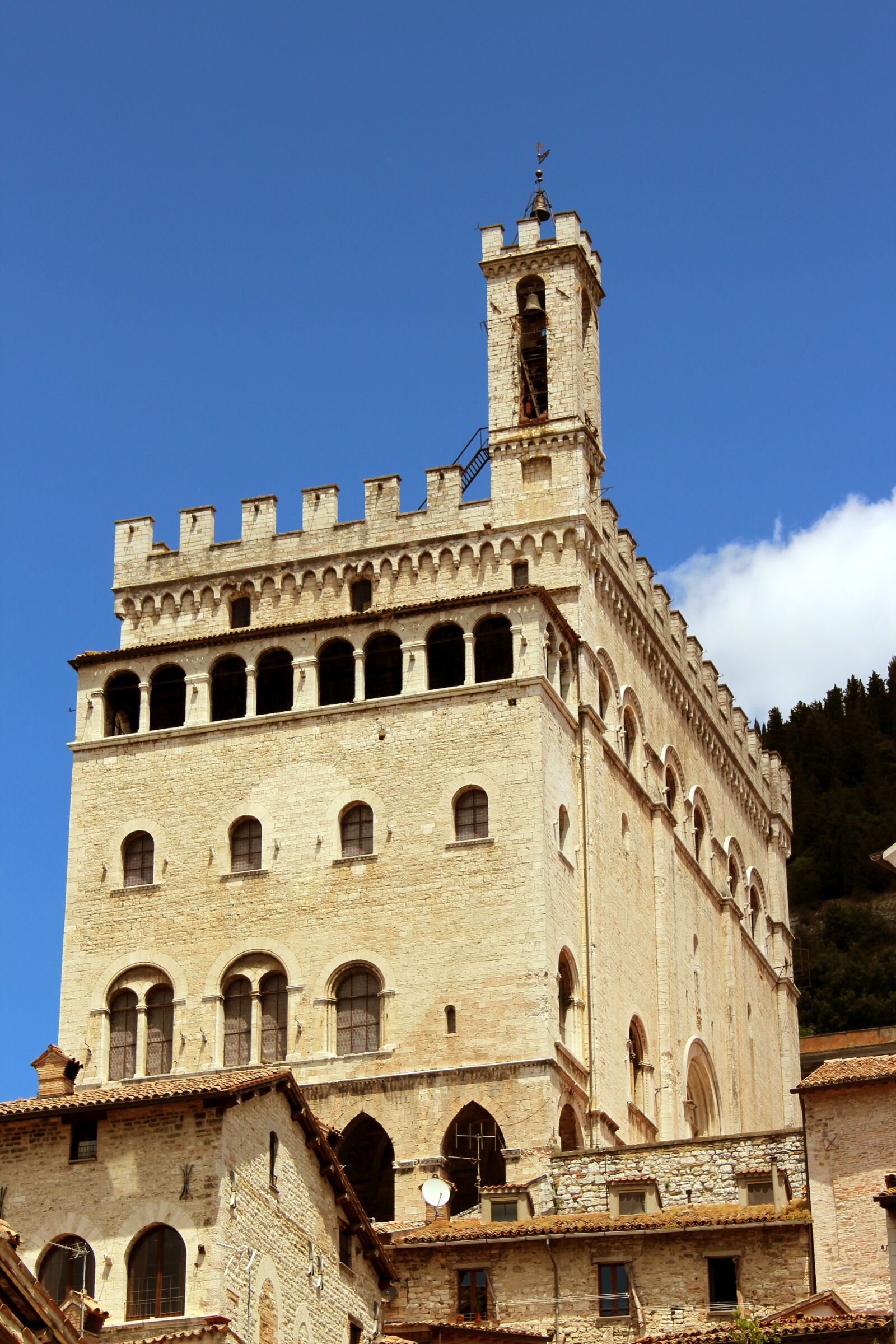 Canon EOS 1200D (EOS Rebel T5 / EOS Kiss X70 / EOS Hi) sample photo. Umbria, gubbio, palazzo photography