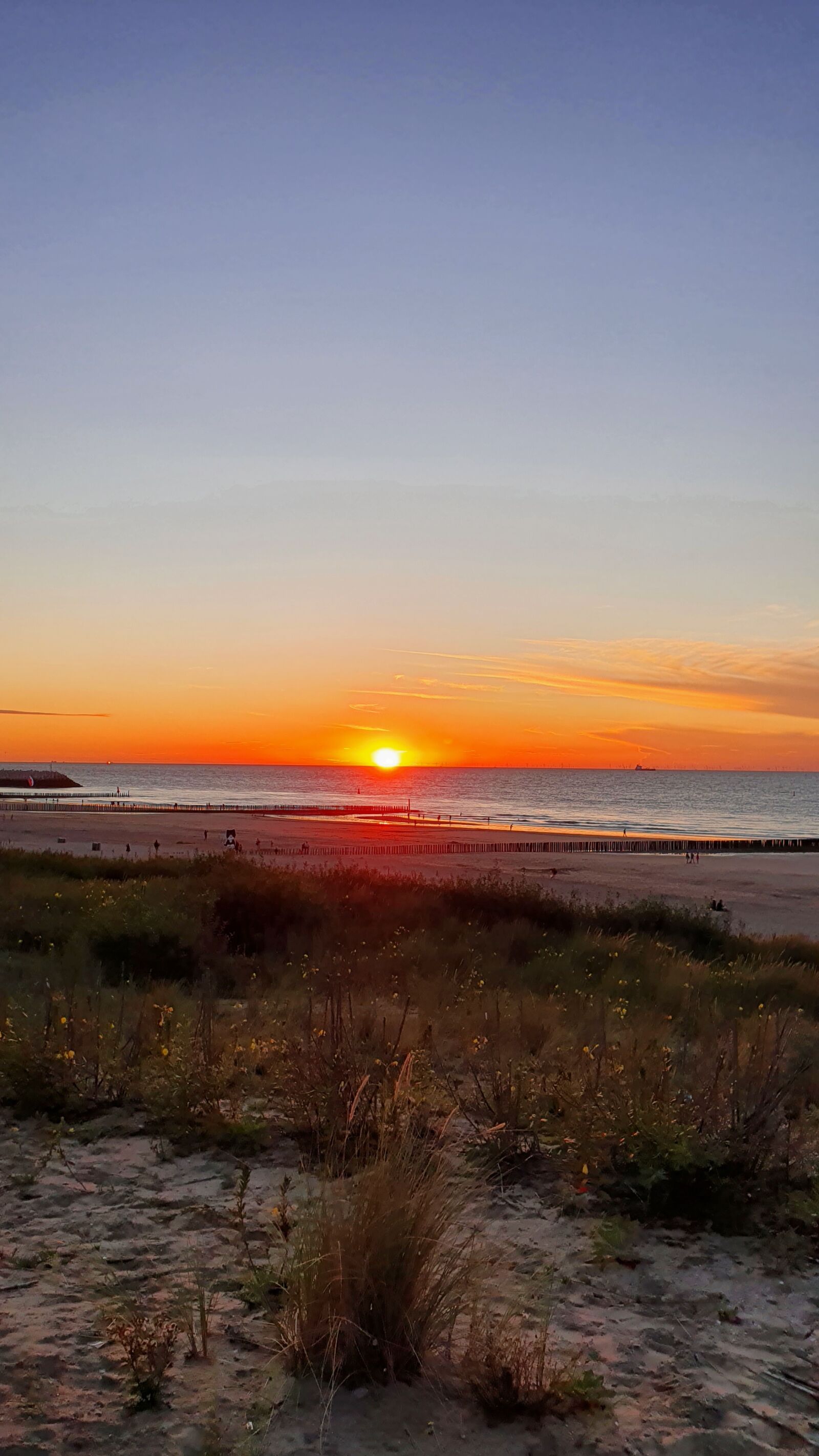 Samsung Galaxy S10+ sample photo. North sea, sunset, beach photography