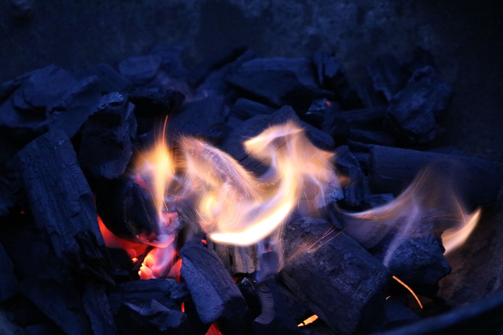 Canon EOS 750D (EOS Rebel T6i / EOS Kiss X8i) sample photo. Flame, heat, smoke photography