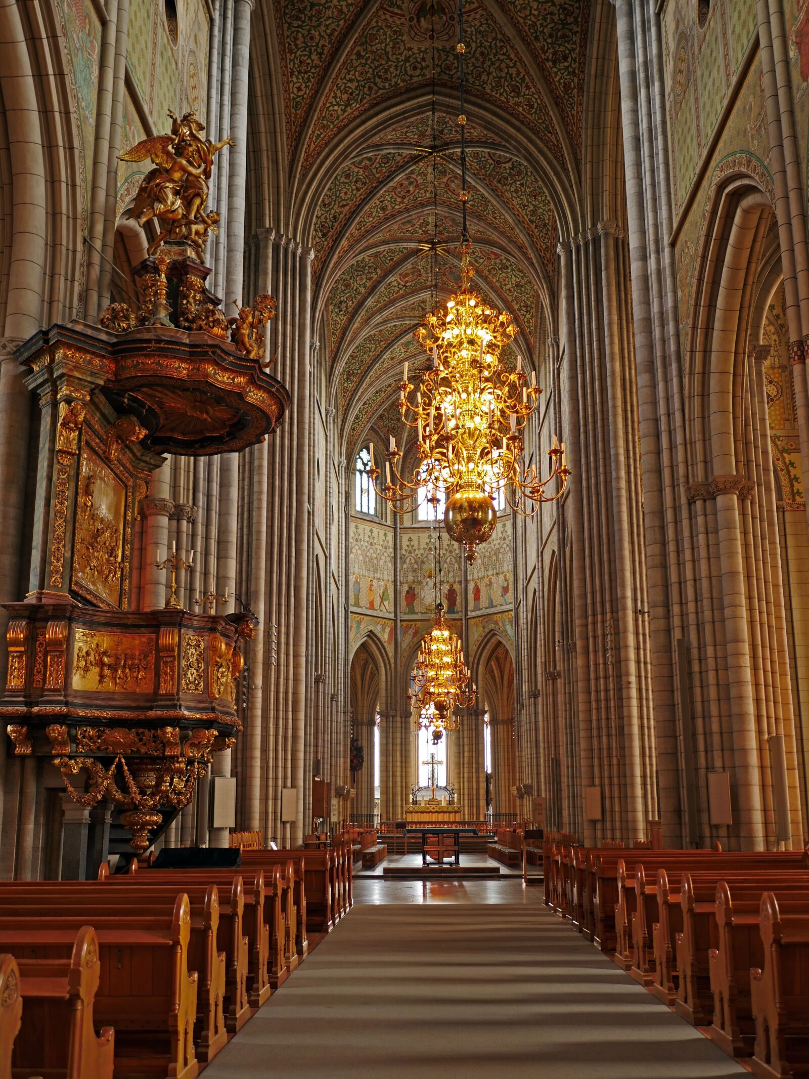 Panasonic Lumix DMC-GX8 sample photo. Uppsala cathedral, nave, gothic photography