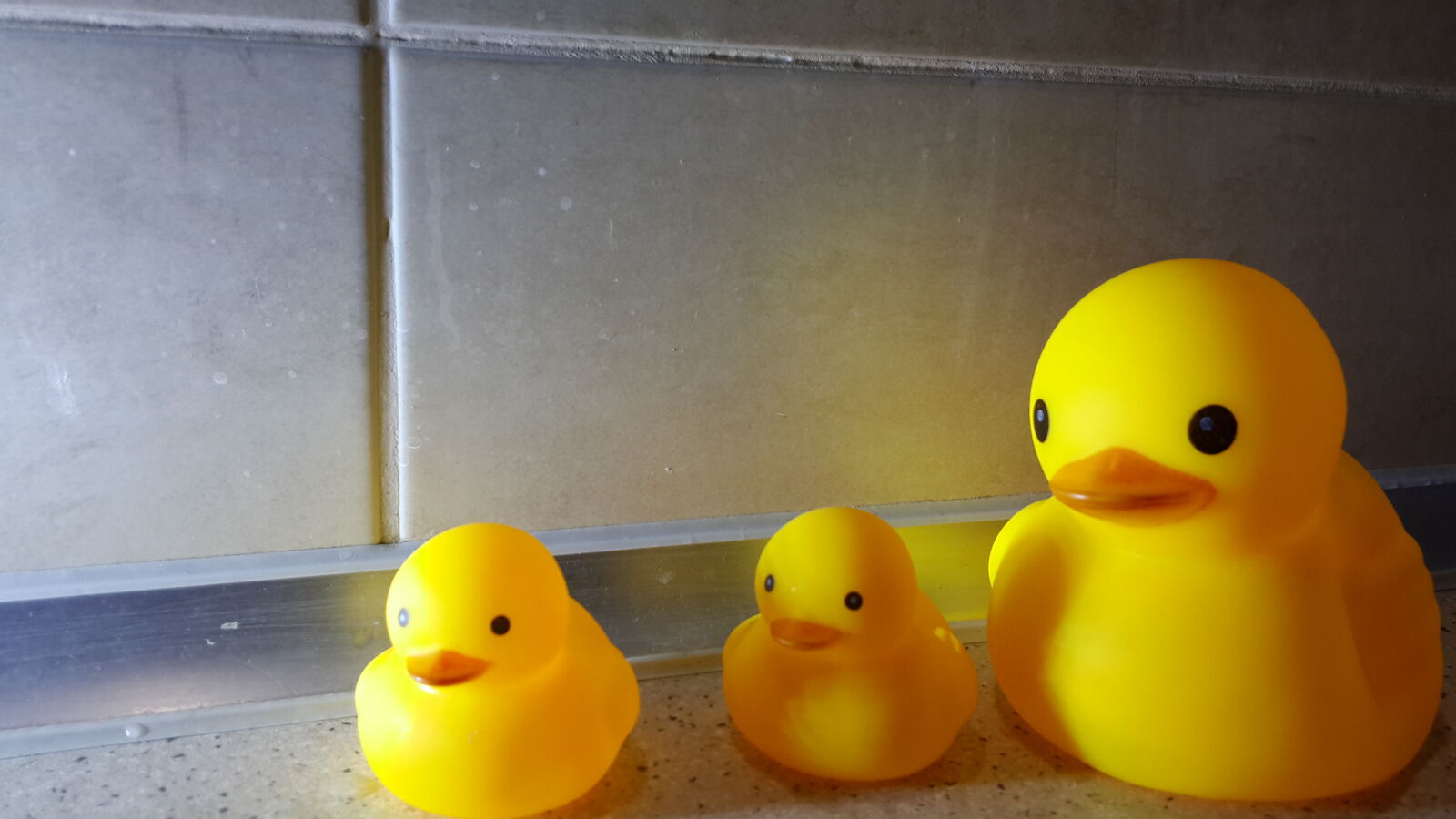 Samsung Galaxy S4 sample photo. Baby, bath, duck, duck photography