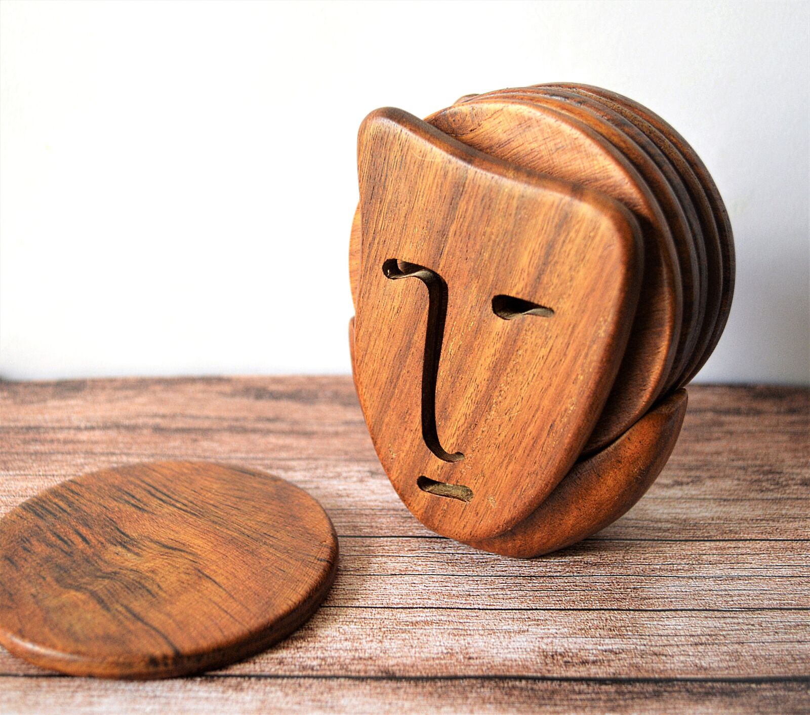 Nikon D3200 sample photo. Coaster face, wooden coaster photography