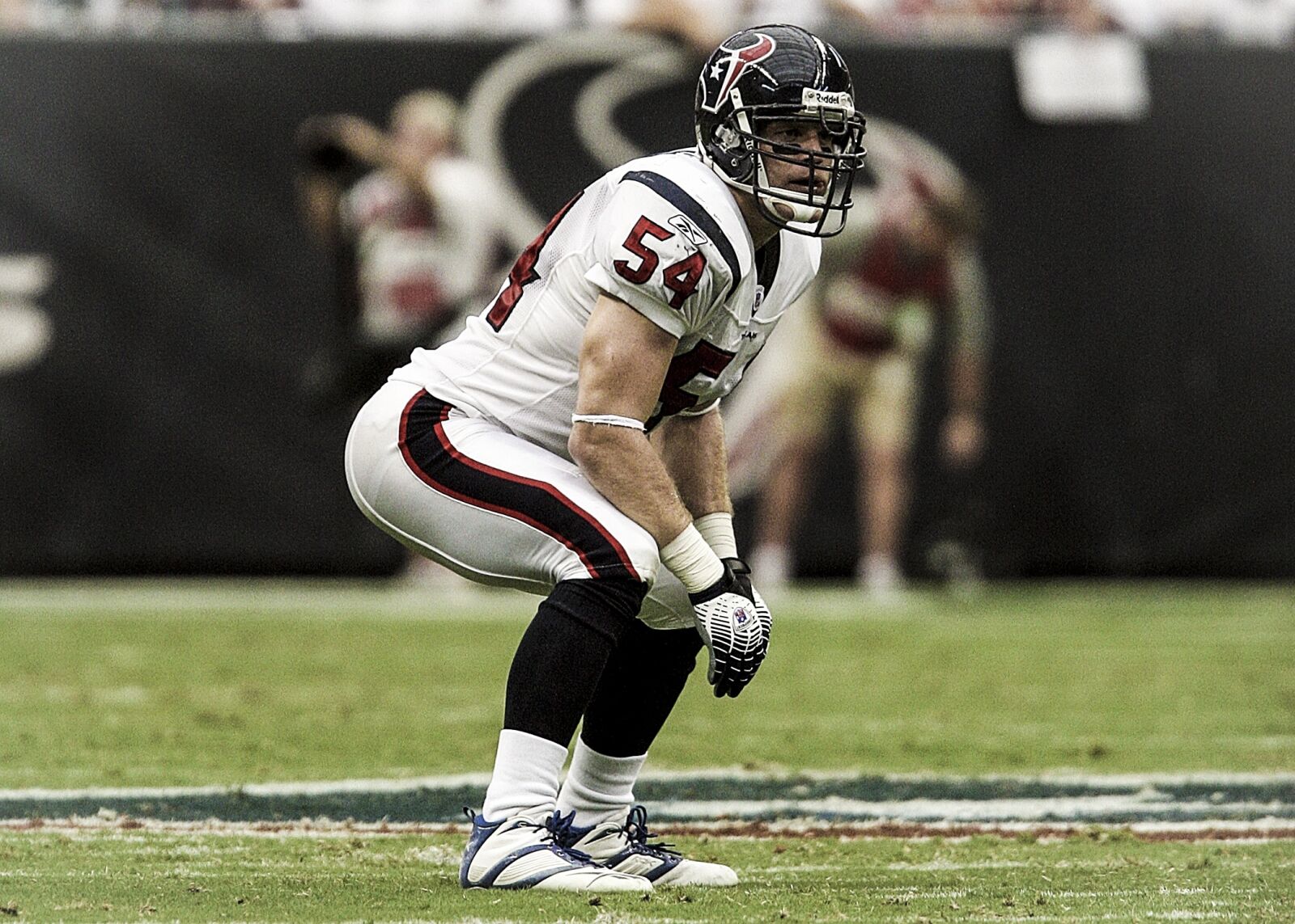 Canon EOS 20D sample photo. Professional football player, game photography