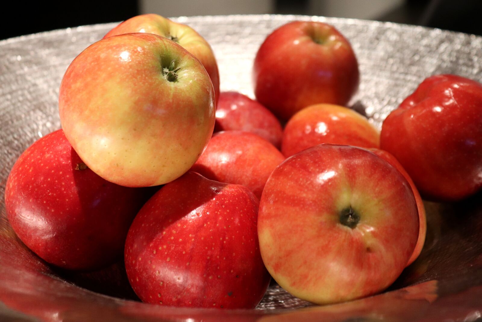 Canon EOS 200D (EOS Rebel SL2 / EOS Kiss X9) sample photo. Fruit, apple, fruit bowl photography
