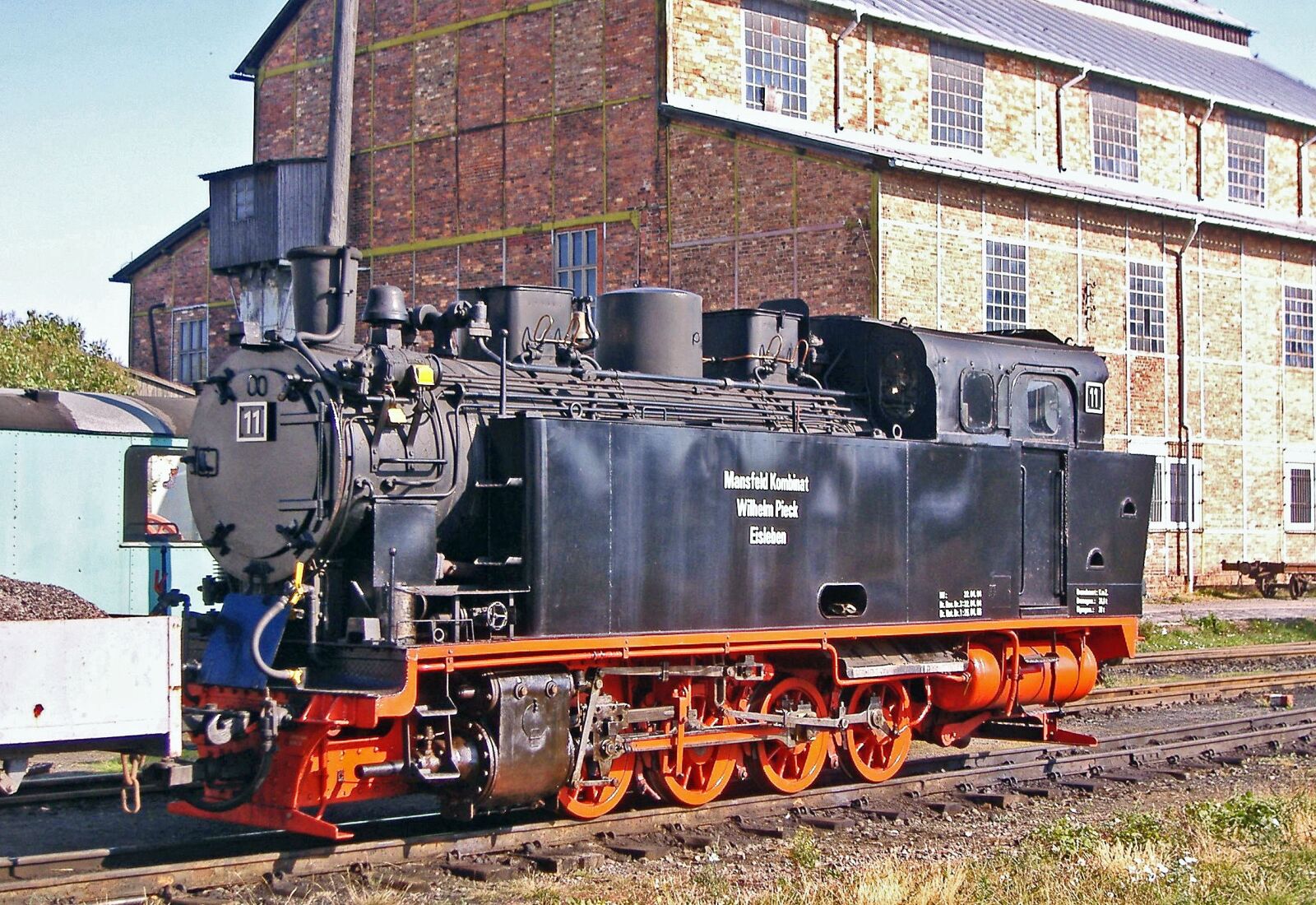 Fujifilm FinePix A345 sample photo. Steam locomotive, factory railway photography