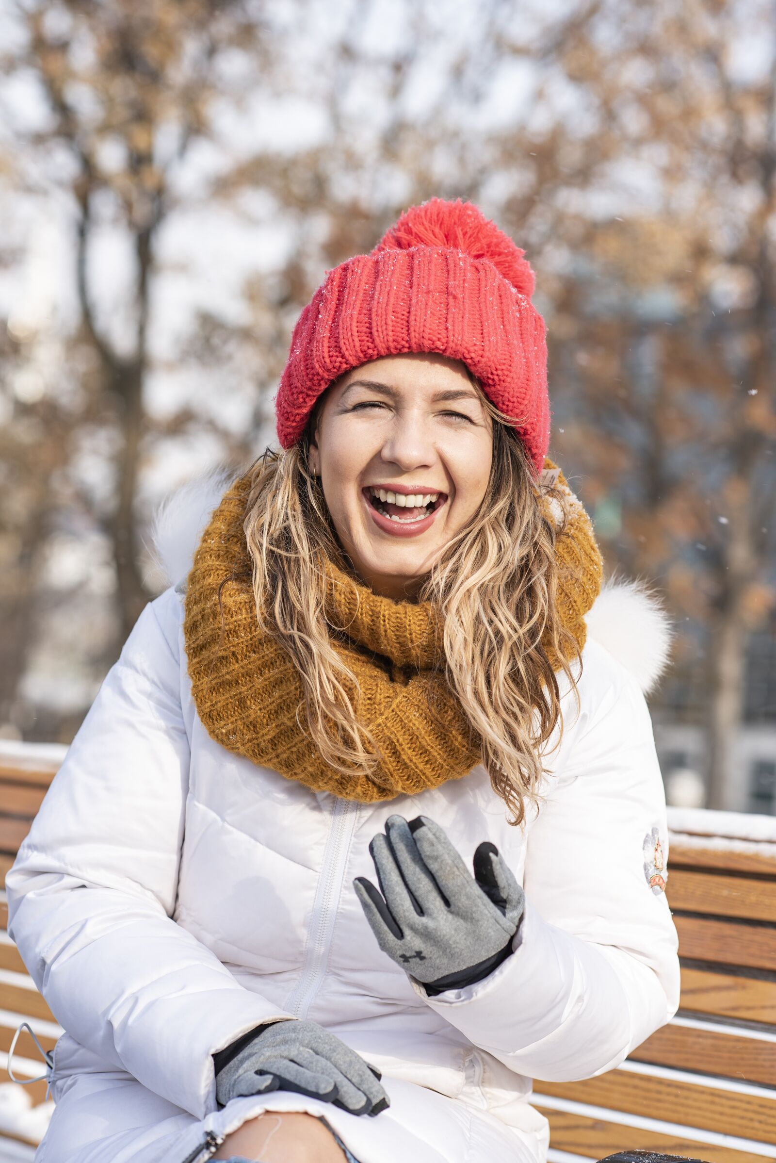 Nikon D750 sample photo. Winter, red hat, laughter photography