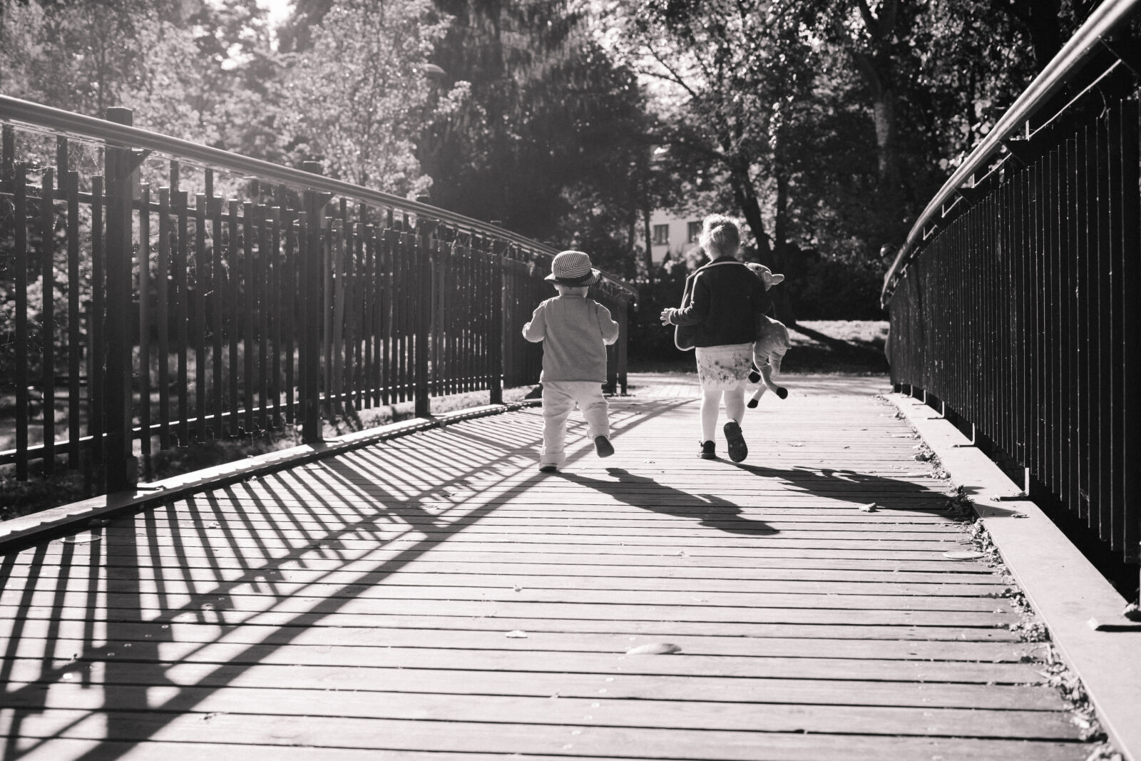 Canon EF 40mm F2.8 STM sample photo. Children, running, together, on photography