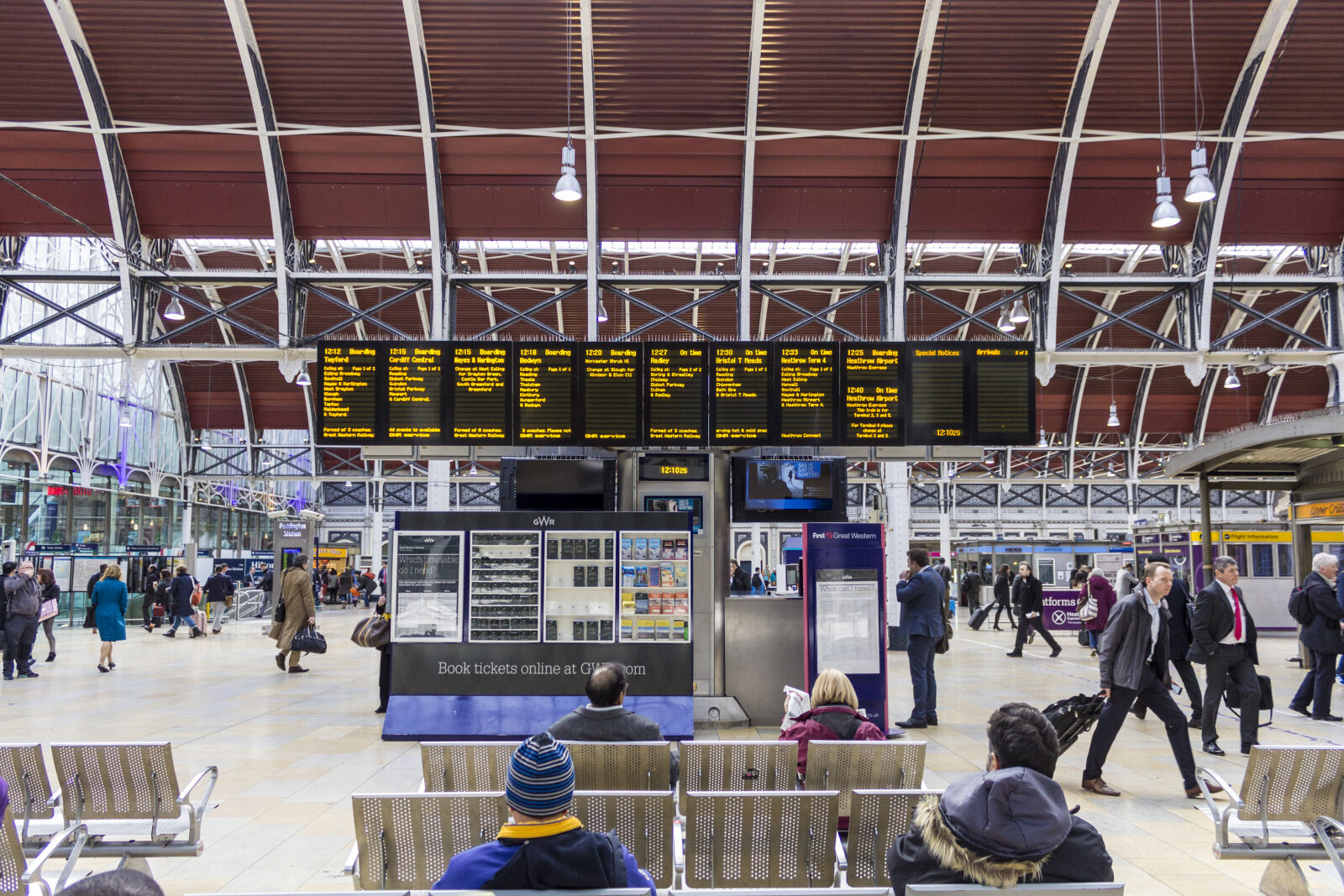 Canon EOS 600D (Rebel EOS T3i / EOS Kiss X5) sample photo. Information, london, padding, station photography