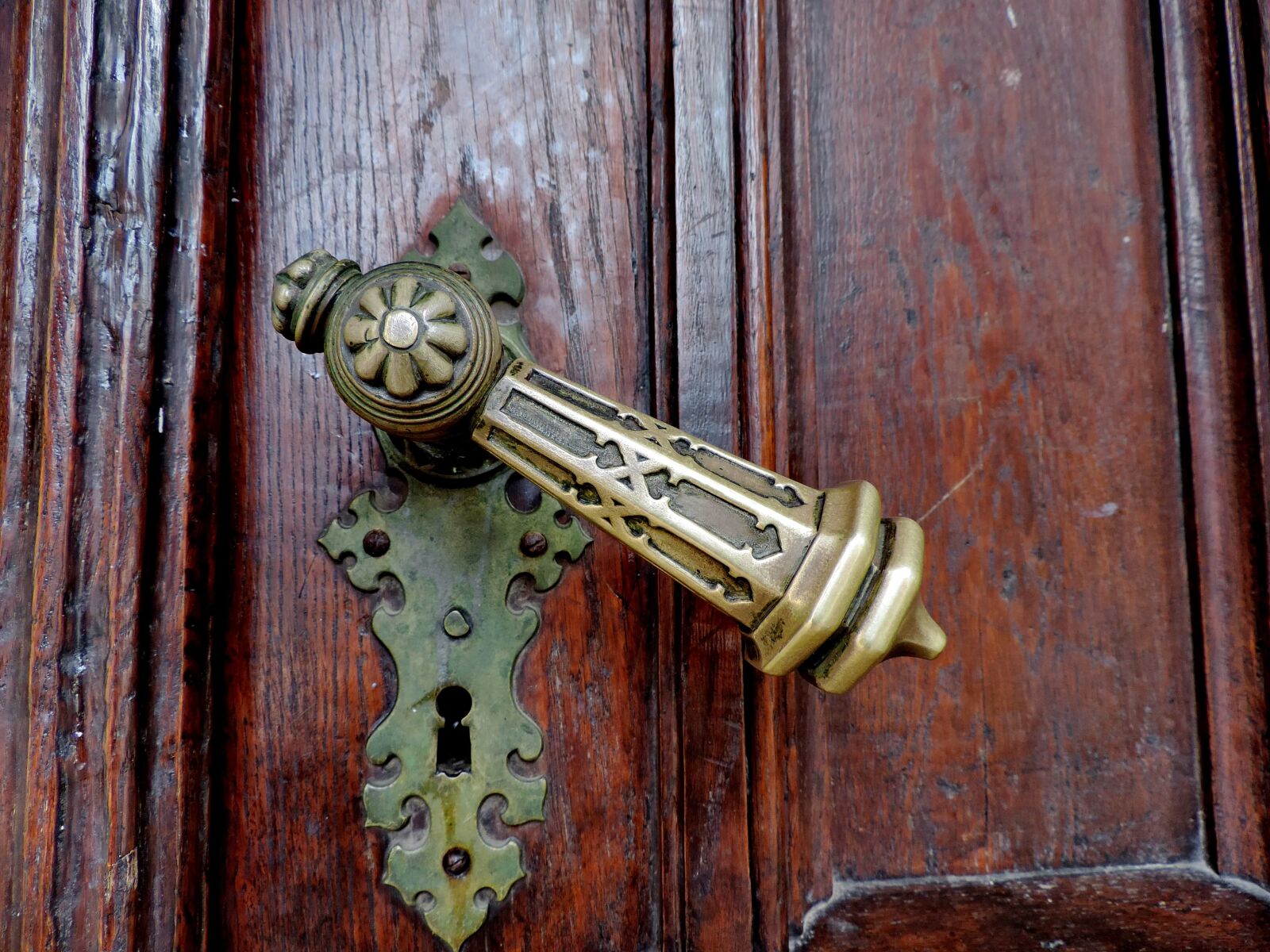 Nikon Coolpix P520 sample photo. Baroque, brass, front door photography