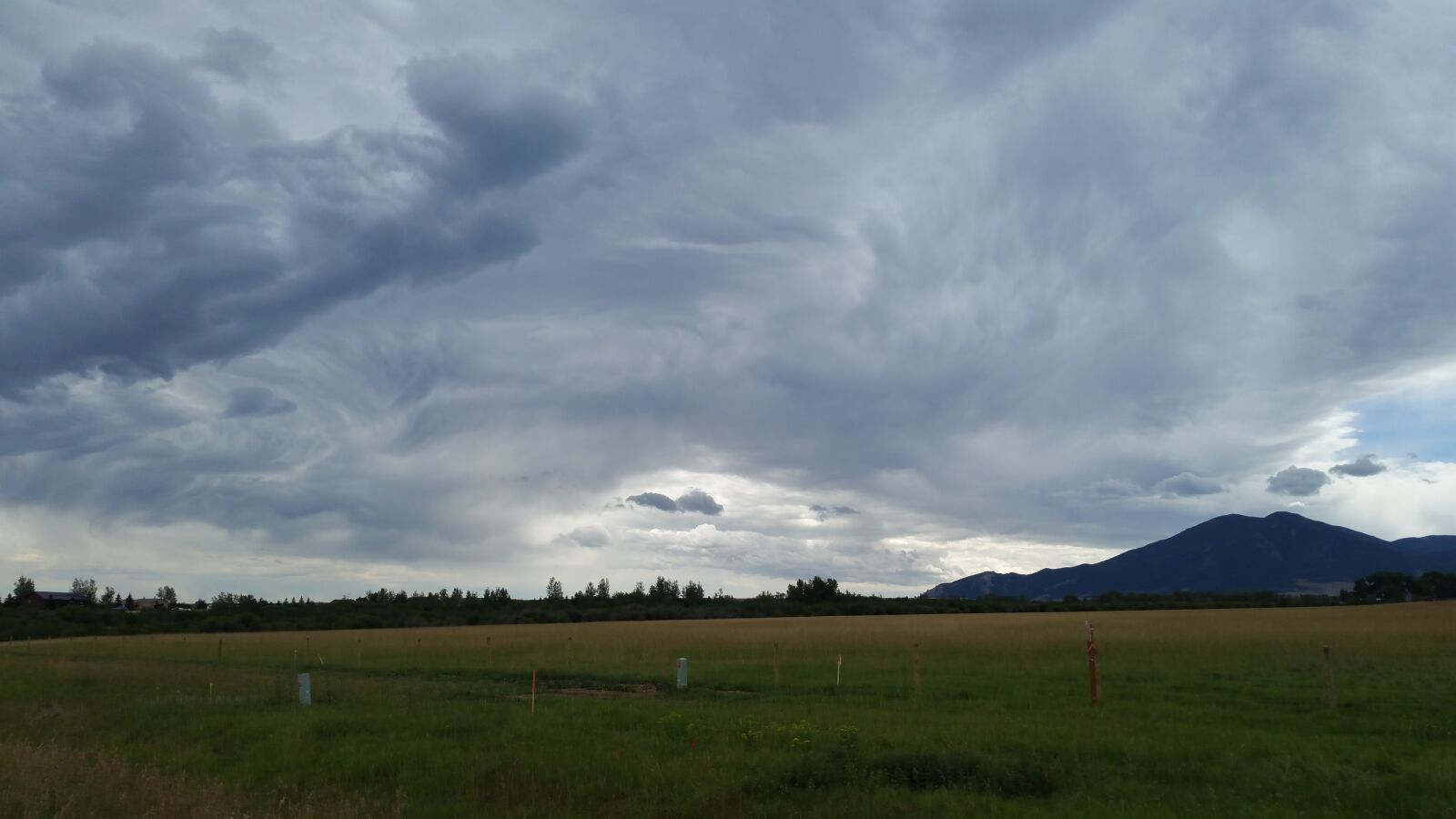 Samsung Galaxy Note4 sample photo. Clouds, fence, field, horizon photography