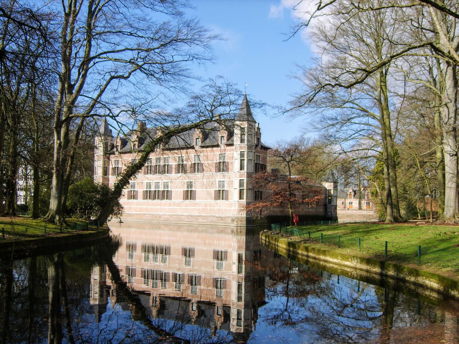Samsung Digimax S830 / Kenox S830 sample photo. Castle, ekeren, antwerp photography