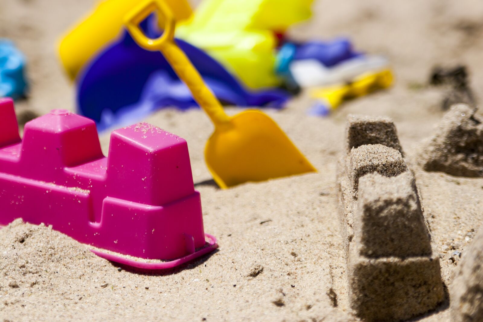 Canon EOS 20D sample photo. Sand, toys, beach photography