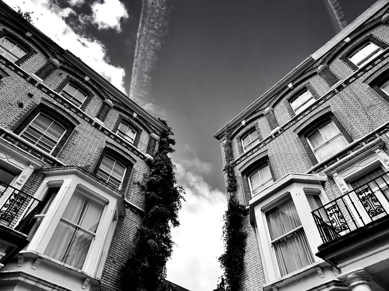 Sony DSC-HX60 sample photo. Apartments, architecture, art, balcony photography