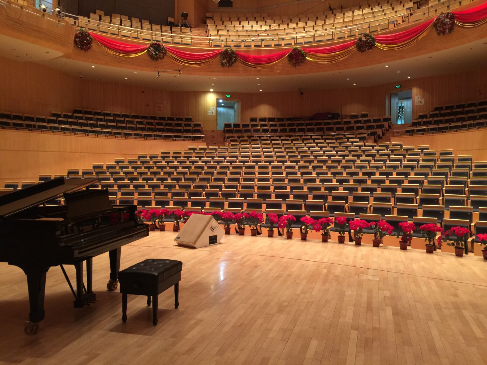 iPhone 6 Plus back camera 4.15mm f/2.2 sample photo. Piano, concert hall, steinway photography