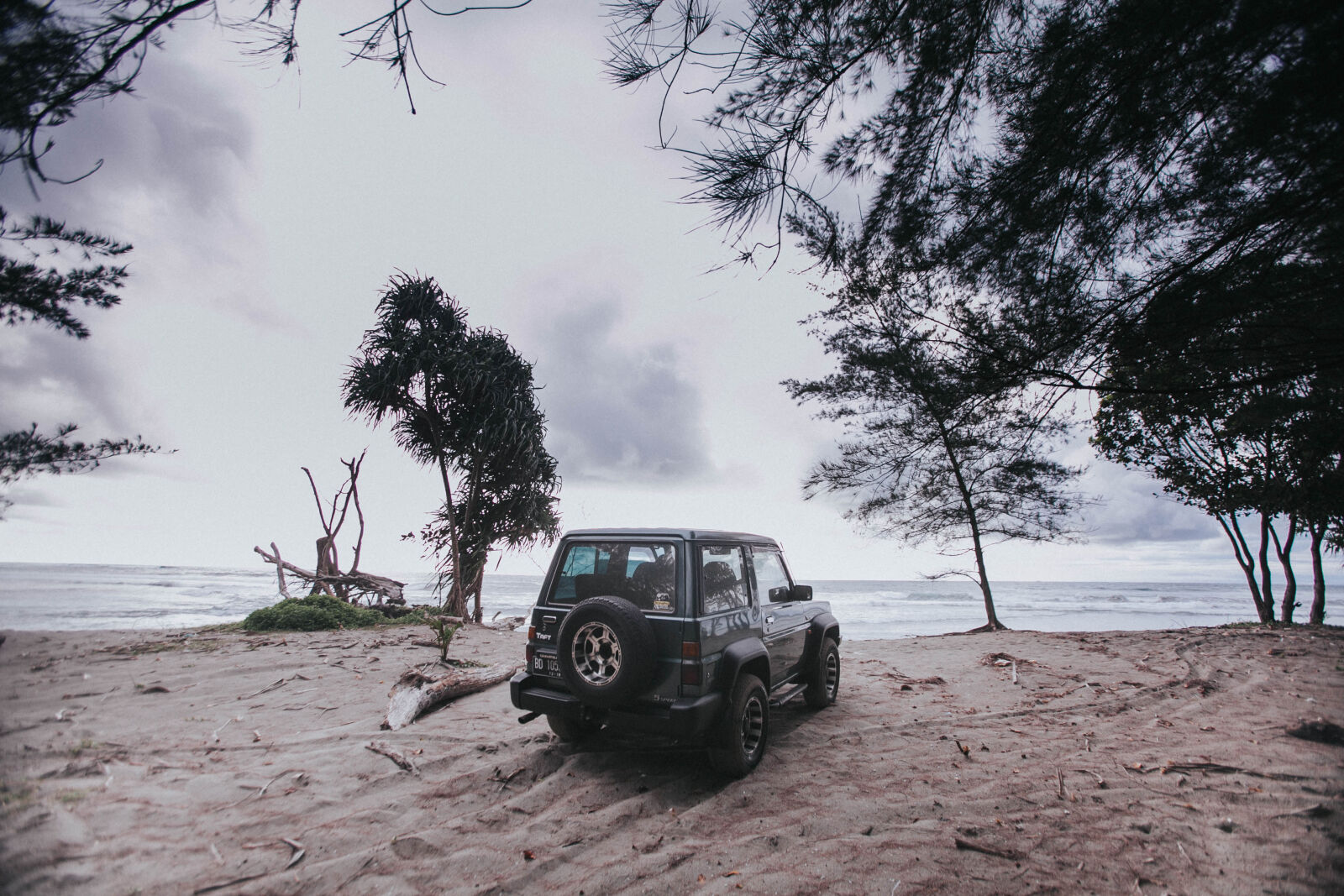 Canon EOS 5D Mark II + Canon EF 16-35mm F2.8L USM sample photo. 4x4, beach, sand photography