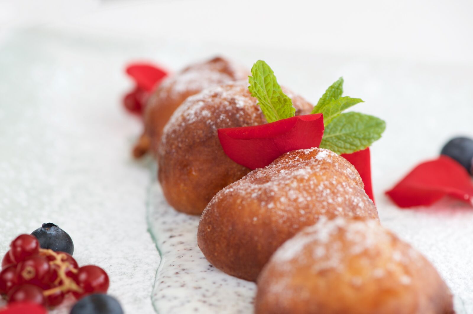 Nikon D4 sample photo. Berries, cake, dessert, desserts photography