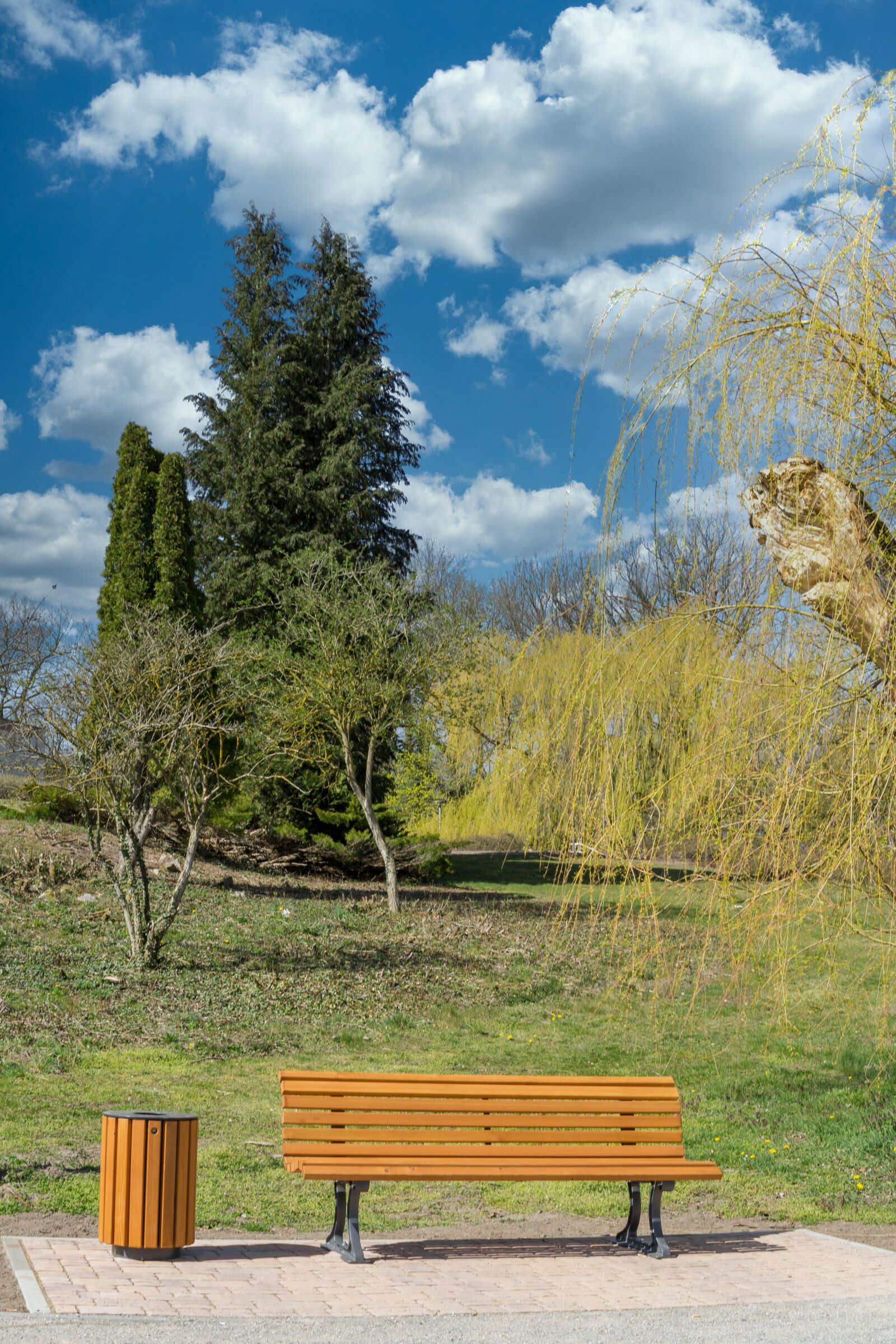 30mm F1.4 DC DN | Contemporary 016 sample photo. Bank, sit, nature photography