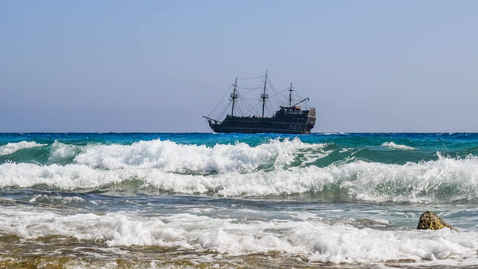 Nikon D3300 sample photo. Sea, waves, cruise ship photography