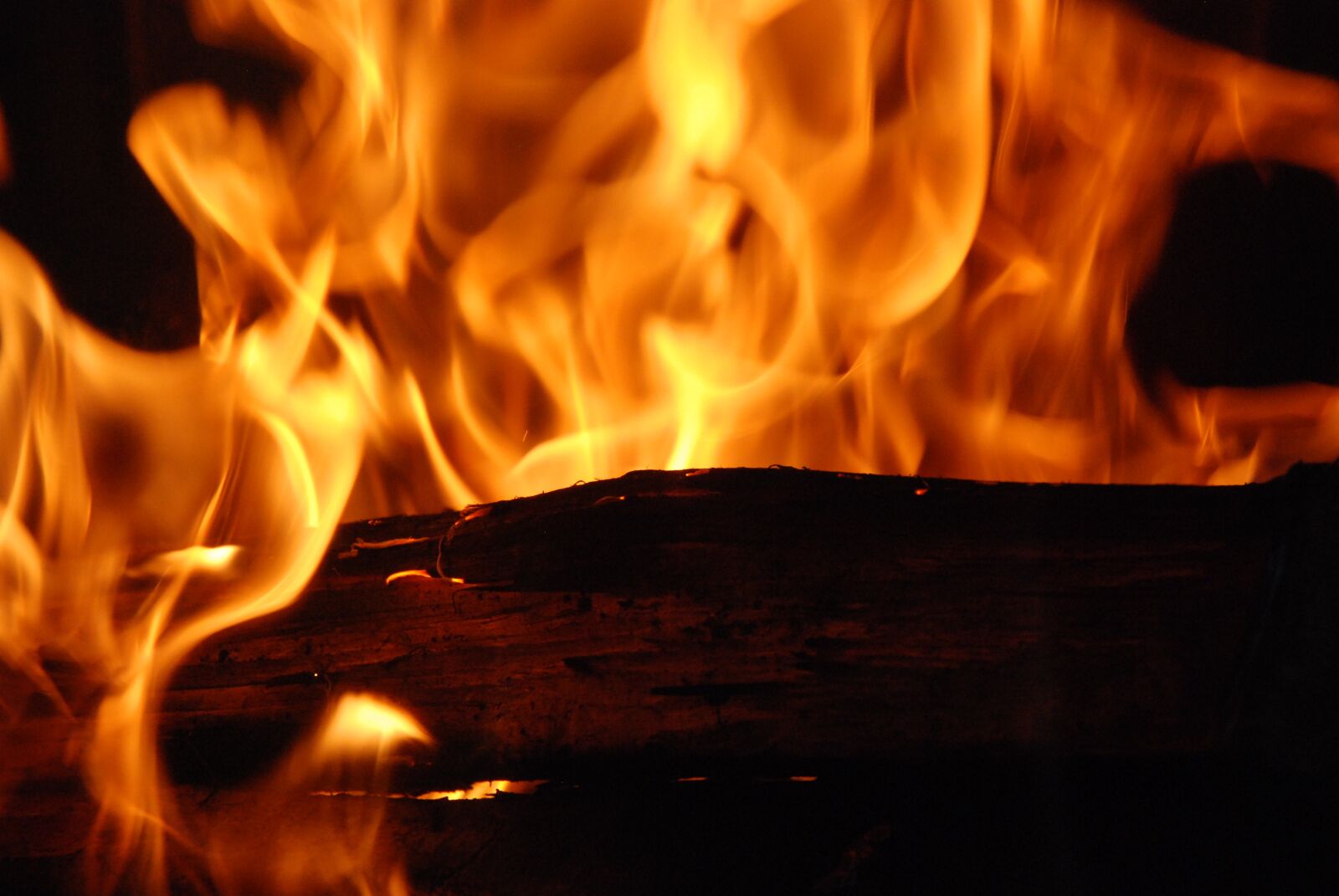 Nikon D80 sample photo. Fire, flames, wood photography