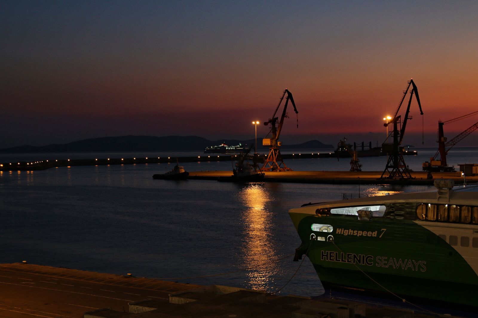 Canon EOS 70D + Canon EF 24-105mm F4L IS USM sample photo. Port, crete, heraklion photography